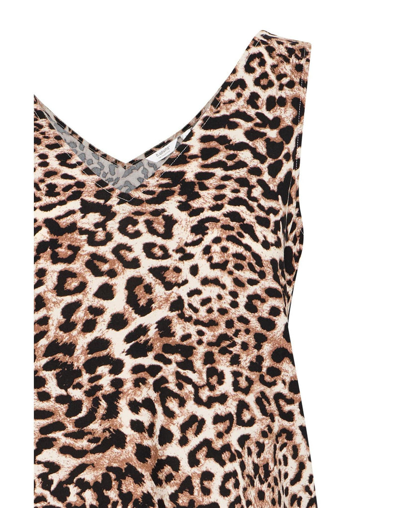 Joella v-neck top birch leopard – timeless women’s fashion from C&K, an independent lifestyle store in Settle, North Yorkshire.