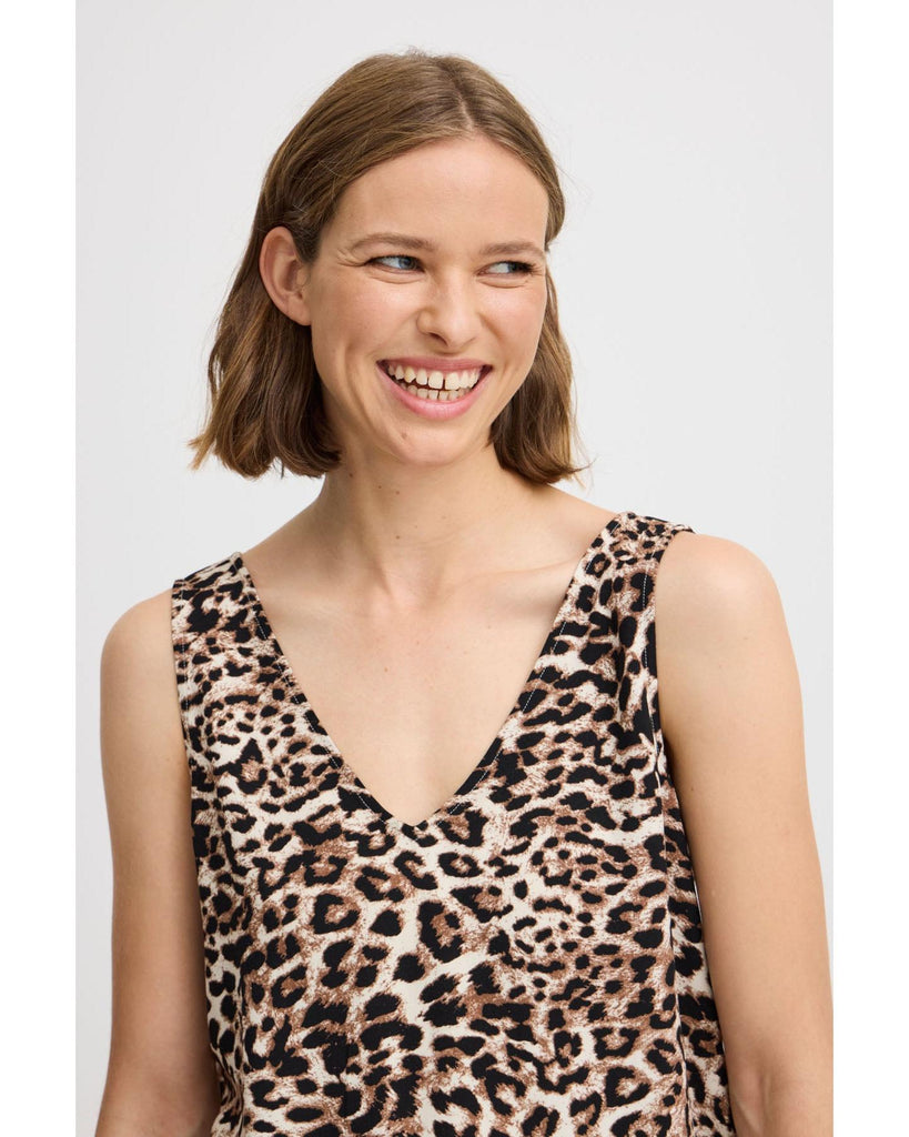 Joella v-neck top birch leopard – timeless women’s fashion from C&K, an independent lifestyle store in Settle, North Yorkshire.