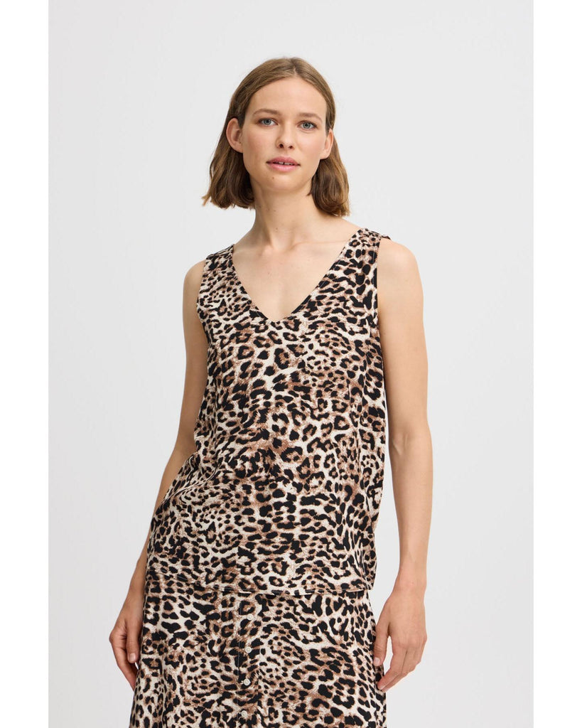 Joella v-neck top birch leopard – timeless women’s fashion from C&K, an independent lifestyle store in Settle, North Yorkshire.