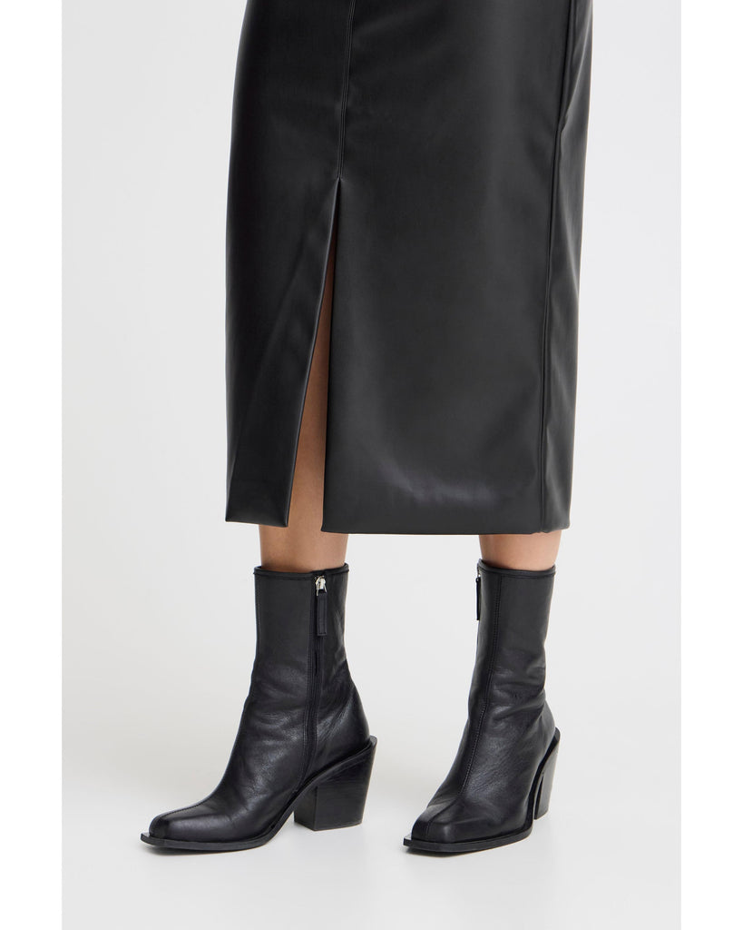 Comano Black Leather Skirt – timeless women’s fashion from C&K, an independent lifestyle store in Settle, North Yorkshire.