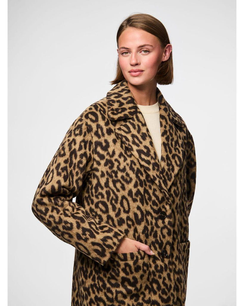 Jili Leo Long Printed Coat – timeless women’s fashion from C&K, an independent lifestyle store in Settle, North Yorkshire.