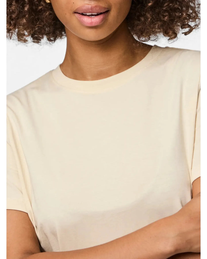 Ria Solid SS Tee Birch – timeless women’s fashion from C&K, an independent lifestyle store in Settle, North Yorkshire.