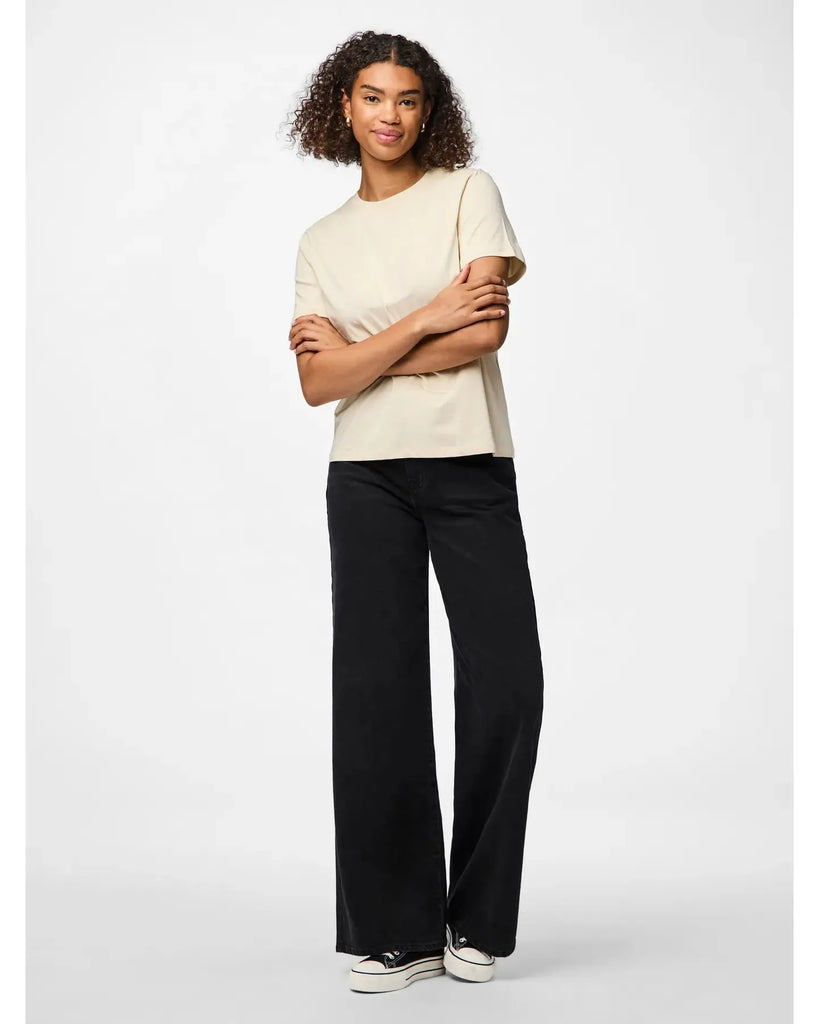 Ria Solid SS Tee Birch – timeless women’s fashion from C&K, an independent lifestyle store in Settle, North Yorkshire.